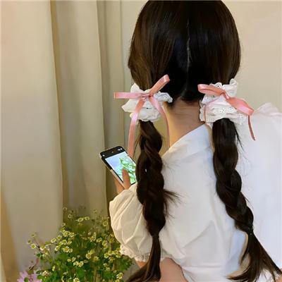 伊塞克湖的猩红色罂粟花